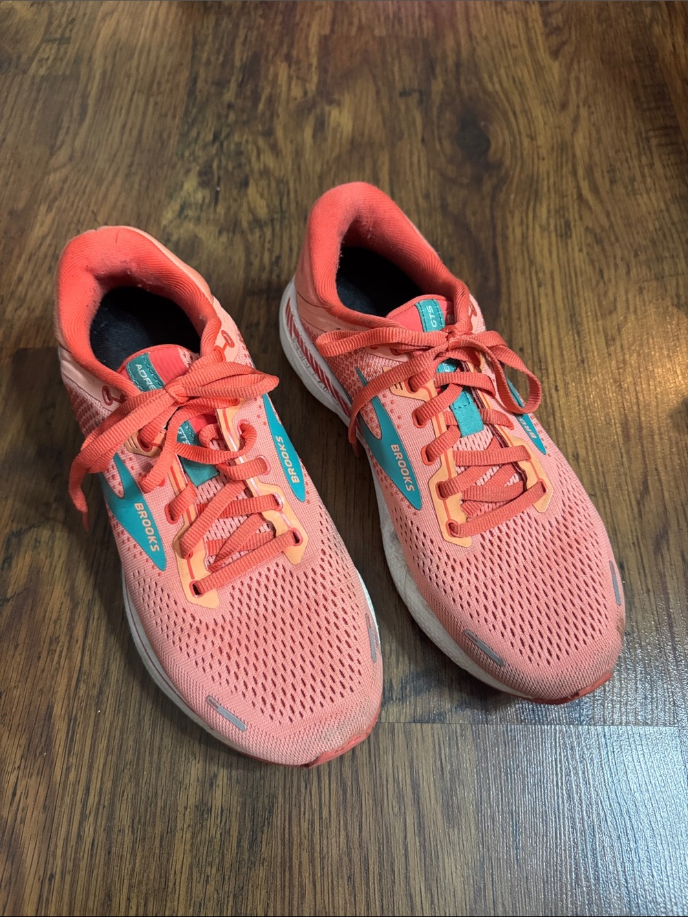 Brooks Coral Pink Athletic Running Shoes with Teal Accents 2C.R